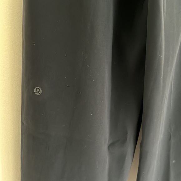 Lululemon black cropped pants - never worn - Picture 4 of 5